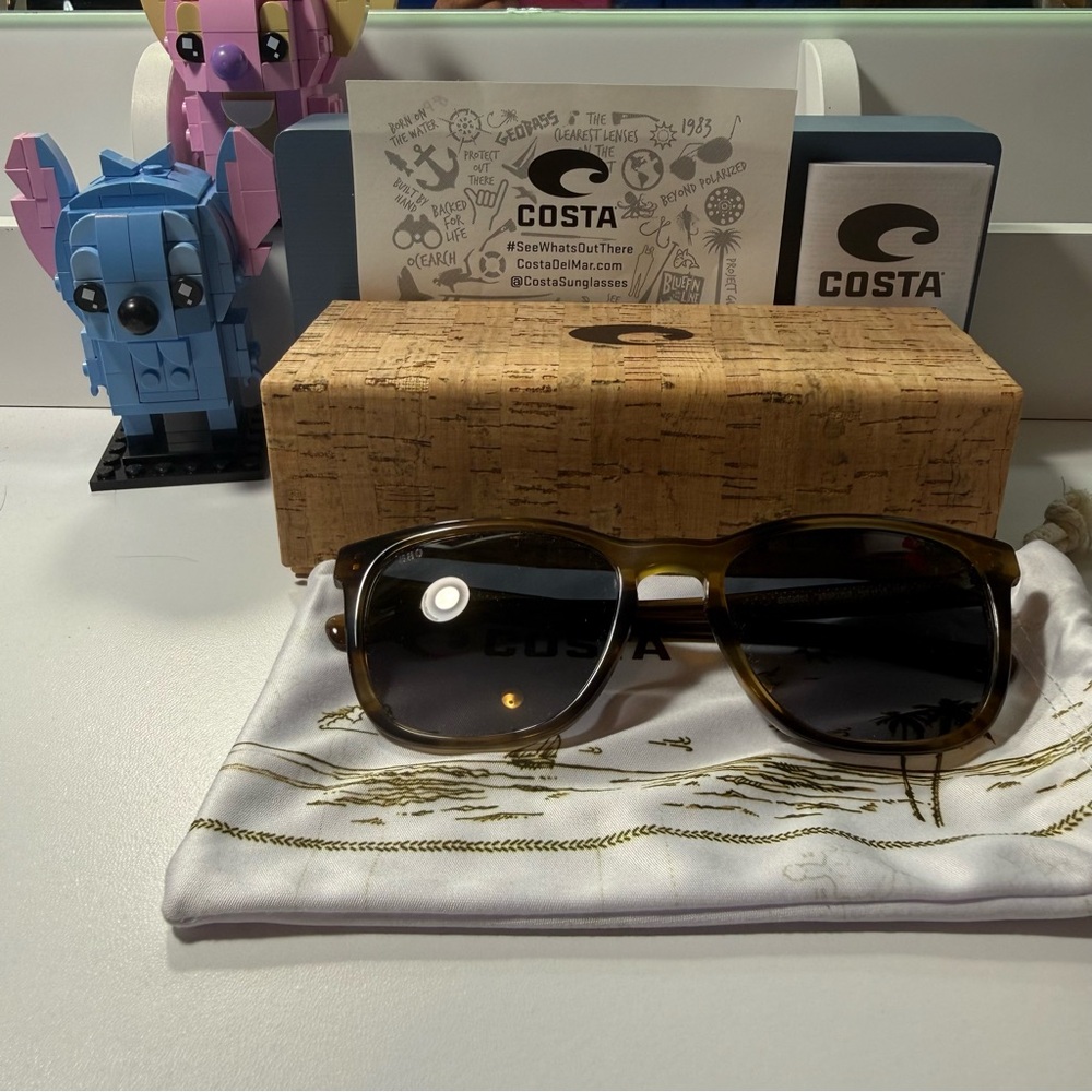 Brand New Costa Del Mar Sullivan Grey polarized